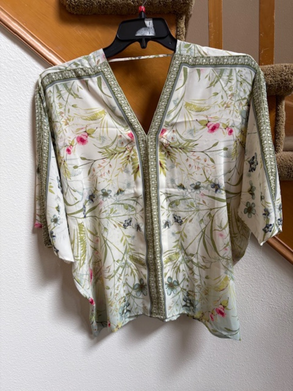 Kimono Style V-Neck Floral Print Dolman Sleeves Top, never worn, women's size S